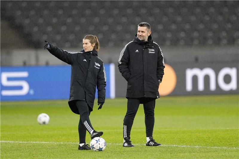 نيناد بيليكا