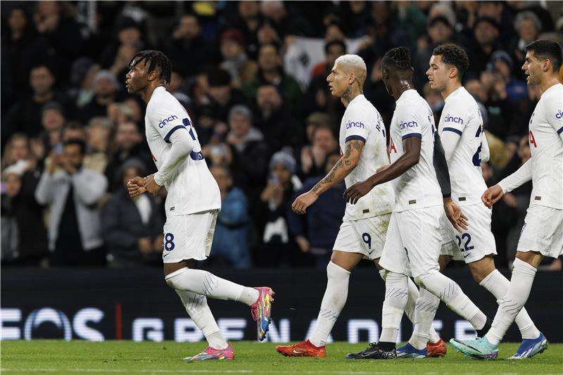 لاعبو توتنهام