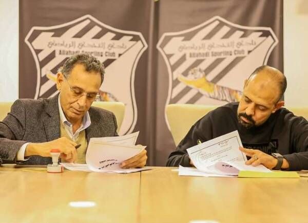 من جلسة التوقيع