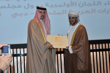 الشيخ احمد بن حمد يسلم الدعوات للشخصيات الرياضية الخليجية في دبي