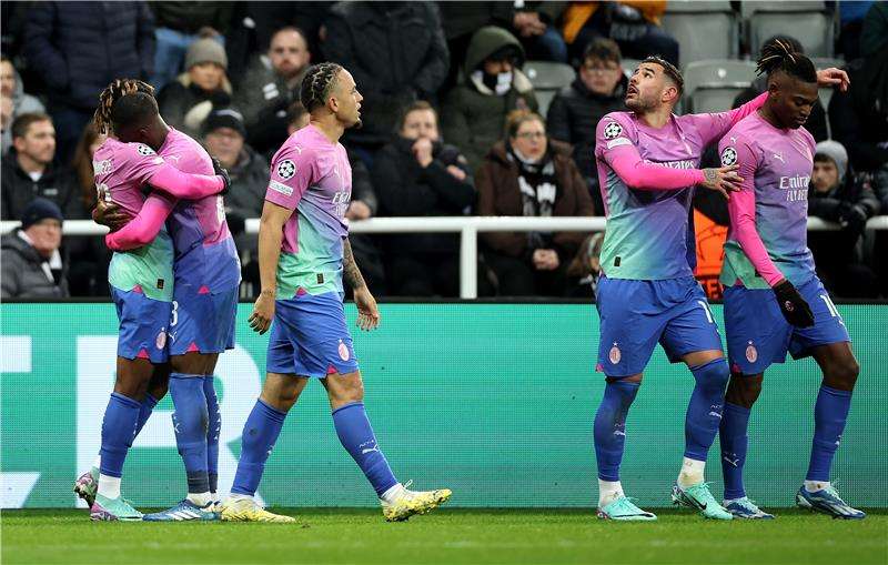 لاعبو ميلان