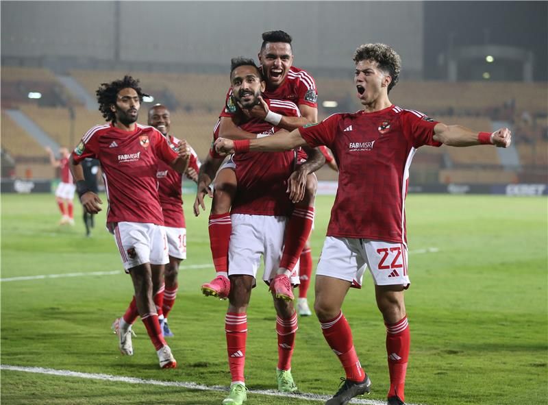 لاعبو الأهلي