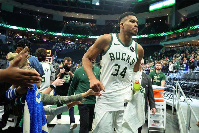 جيانيس أنتيتوكونمبو