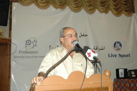 الدكتور أحمد جبان يتحدث خلال حفل تكريم إشراقات الكرة السورية