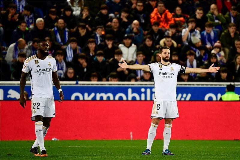 فيرنانديز (جهة اليمين)