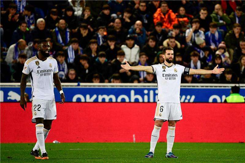 فيرنانديز (جهة اليمين)