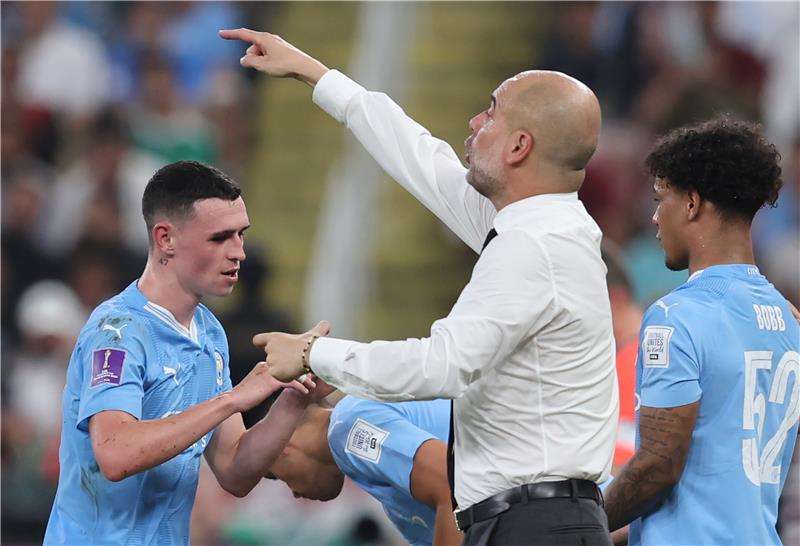 فودين (أقصى اليسار)