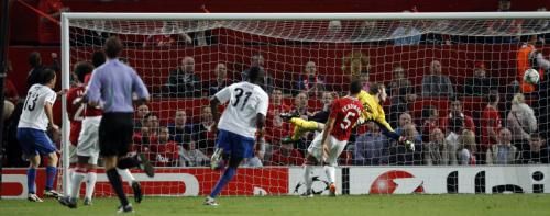2011-09-27t201350z_01_nvr29_rtridsp_3_soccer-champions_reuters