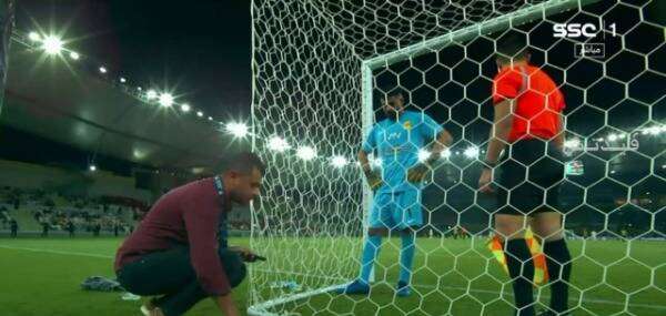 لحظة إصلاح الشباك