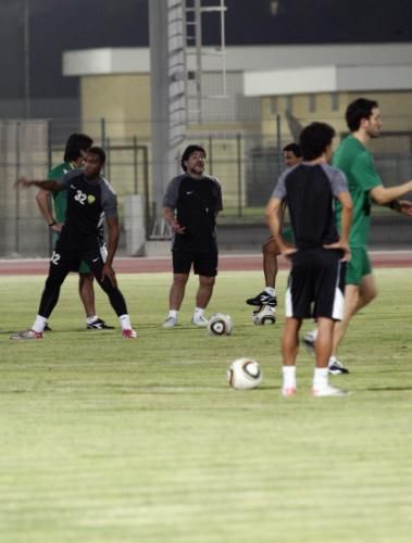 مارادونا يقود أحد تدريبات نادي الوصل