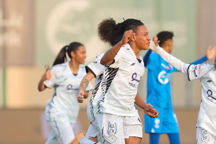 ريتا تشيكويلو بعد تسجيلها بمرمى الهلال