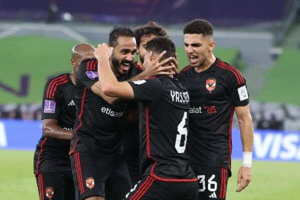 كوكا بين لاعبي الأهلي