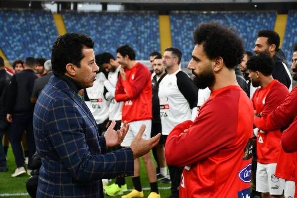 محمد صلاح مع وزير الرياضة المصري