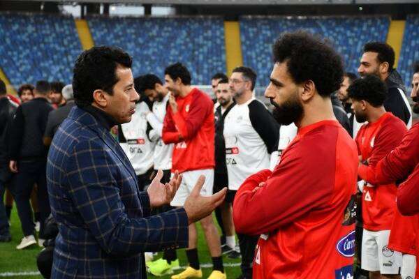 محمد صلاح مع وزير الرياضة المصري