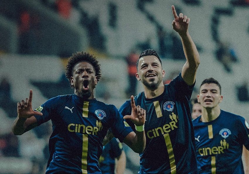 فرحة لاعبي قاسم باشا