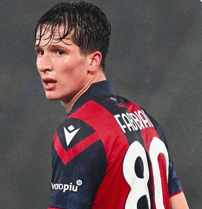 جيوفاني فابيان لاعب بولونيا من المواجهة