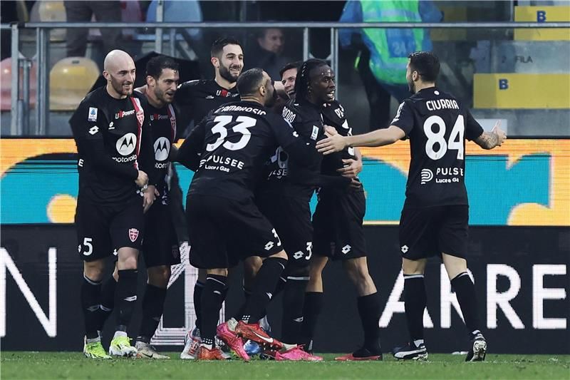 فرحة لاعبي مونزا