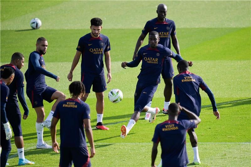 لاعبو باريس