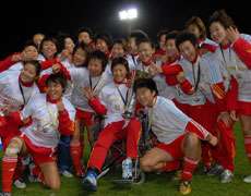 اللاعبات الصينييات مع كاس البطولة