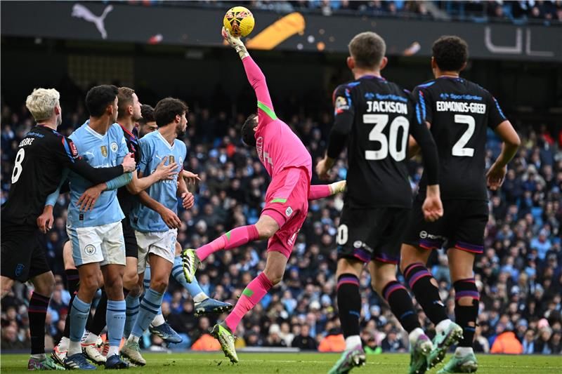 جانب من لقاء مانشستر سيتي وهيديرسفيلد تاون