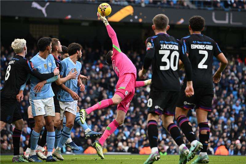 جانب من لقاء مانشستر سيتي وهيديرسفيلد تاون