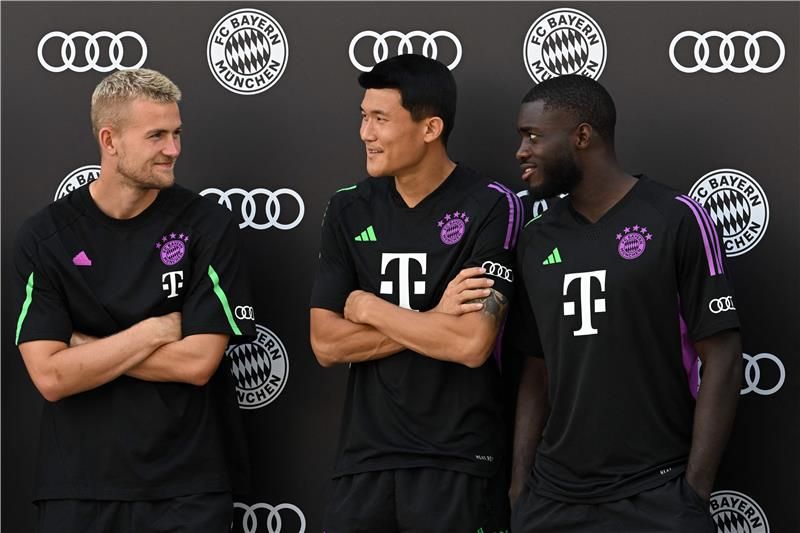 دي ليخت وأوباميكانو وكيم مين جاي