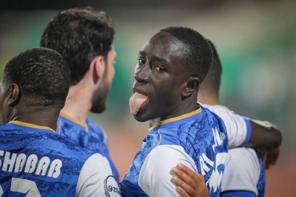 لاعبو الشباب