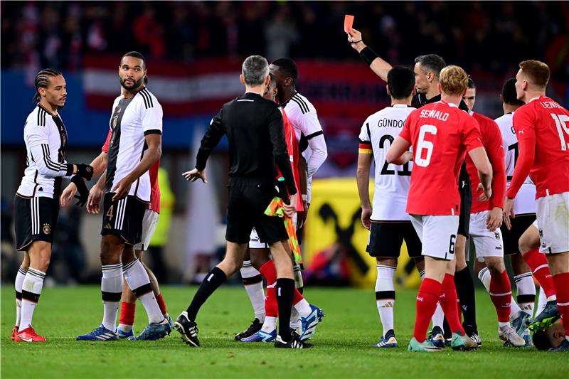 لحظة طرد ساني أمام النمسا