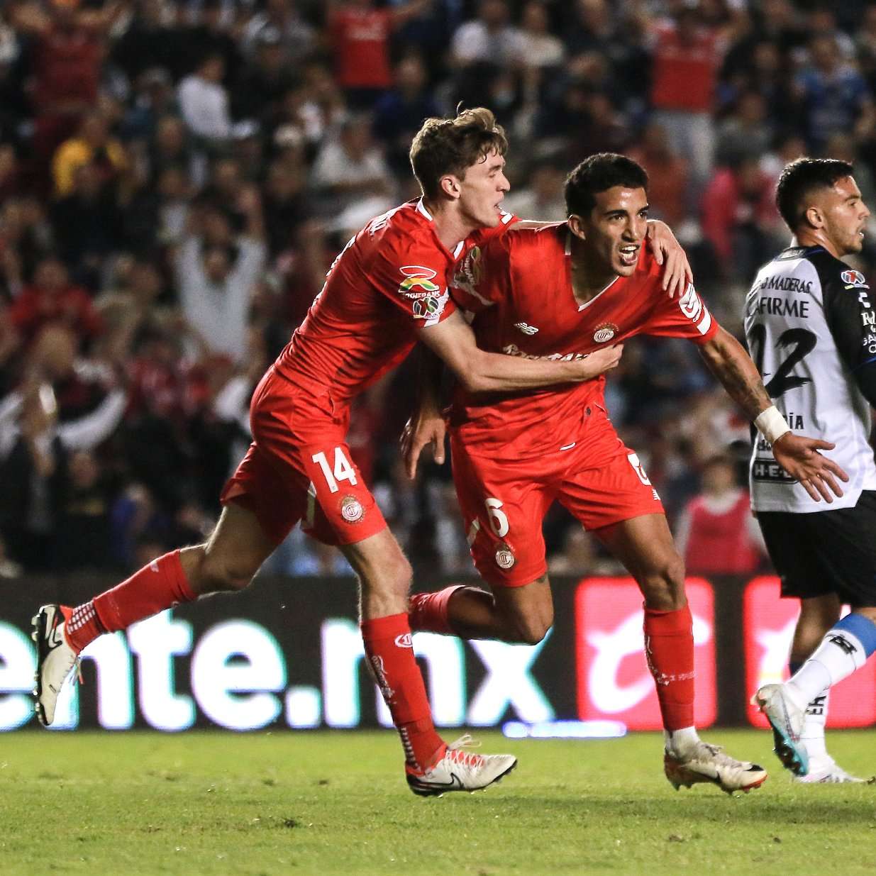 جانب من لقاء كيريتارو و تولوكا