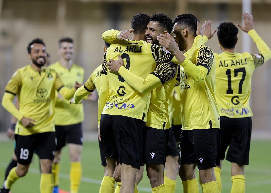 لاعبو الأهلي