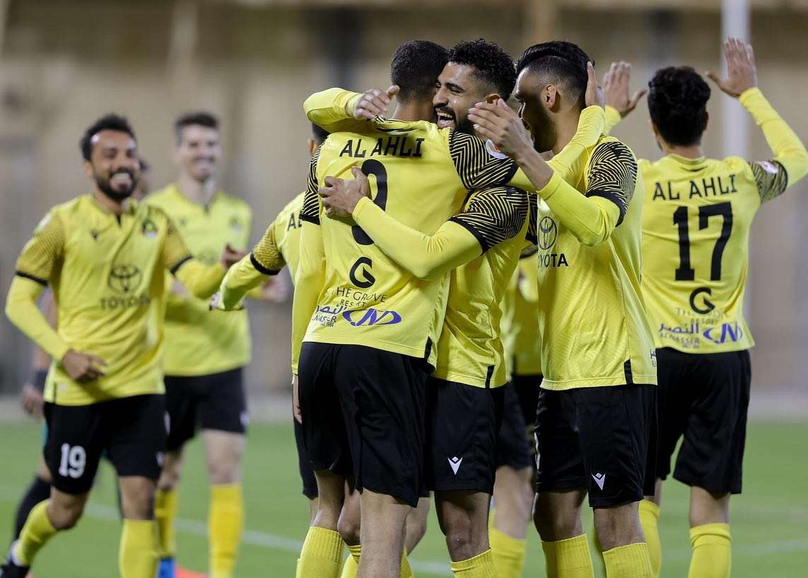 لاعبو الأهلي