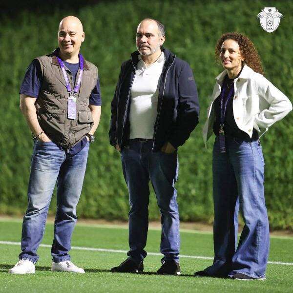 الأمير علي خلال حضور تدريبات النشامى