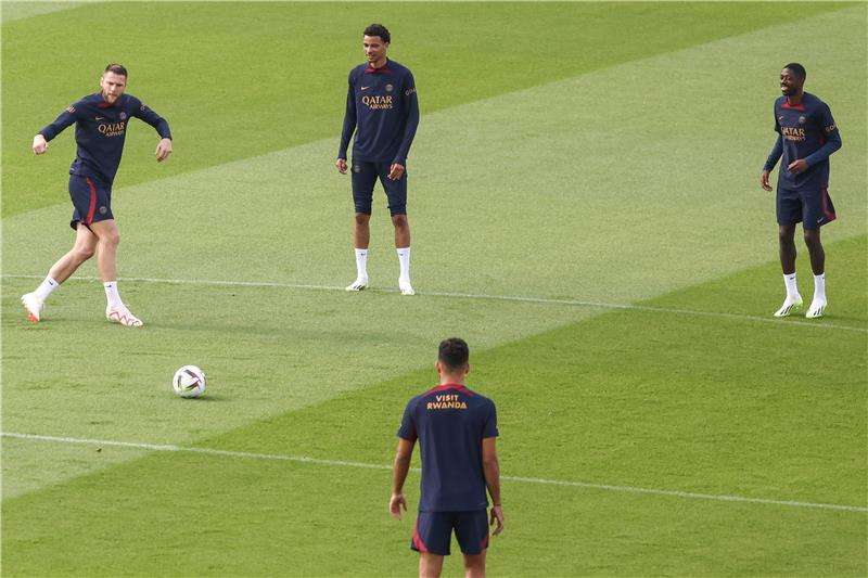 لاعبو باريس