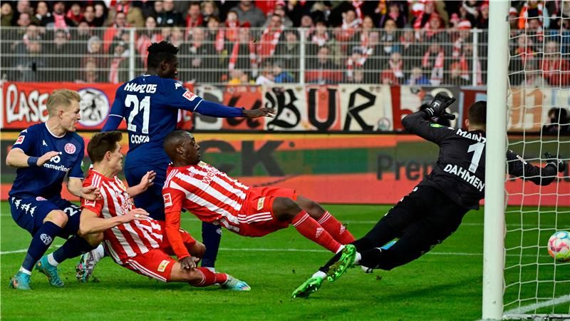 لقاء سابق بين الفريقين