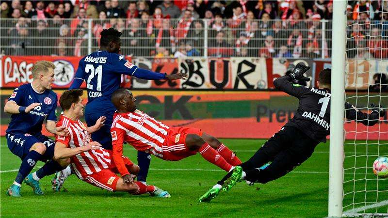 لقاء سابق بين الفريقين