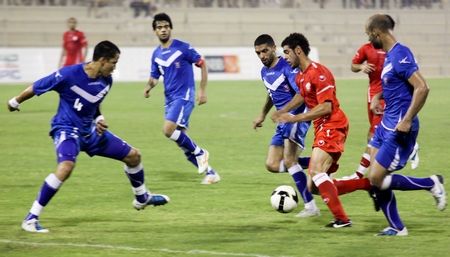 ضغط دفاعي حاد من لاعبي المنامة