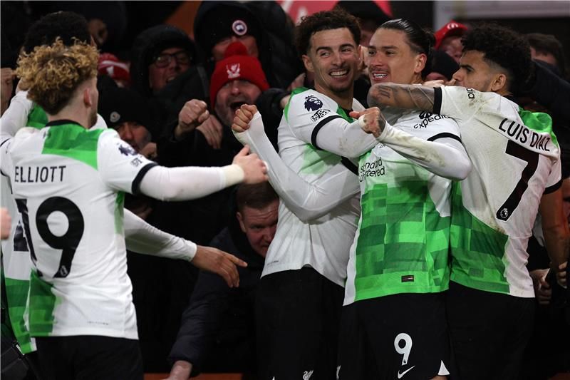 فرحة لاعبي ليفربول