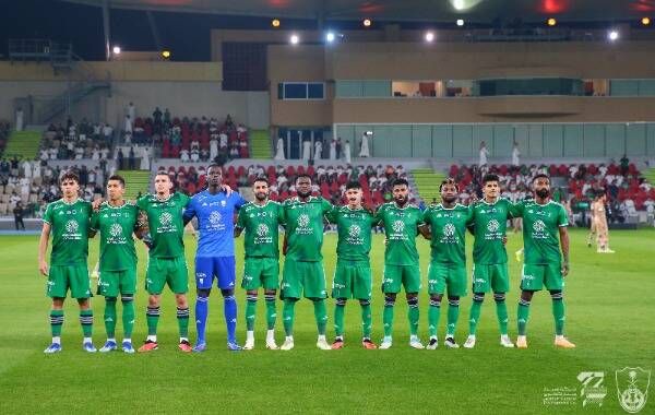 لاعبو الأهلي