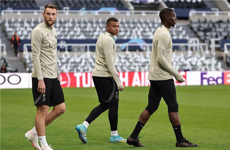 لاعبو باريس