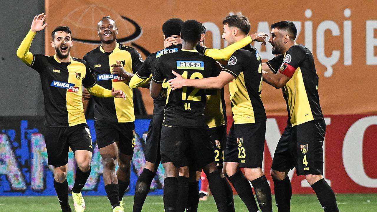 لاعبو إسطنبول سبور