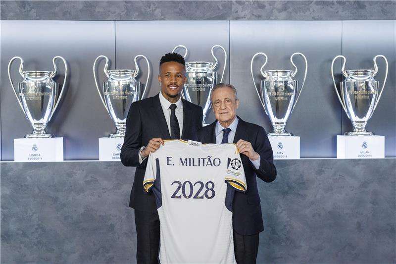 إيدير ميليتاو مع بيريز