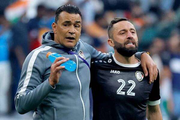 عصام الحضري "يسار"