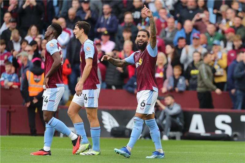 لاعبو أستون فيلا