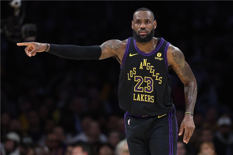 ليبرون جيمس