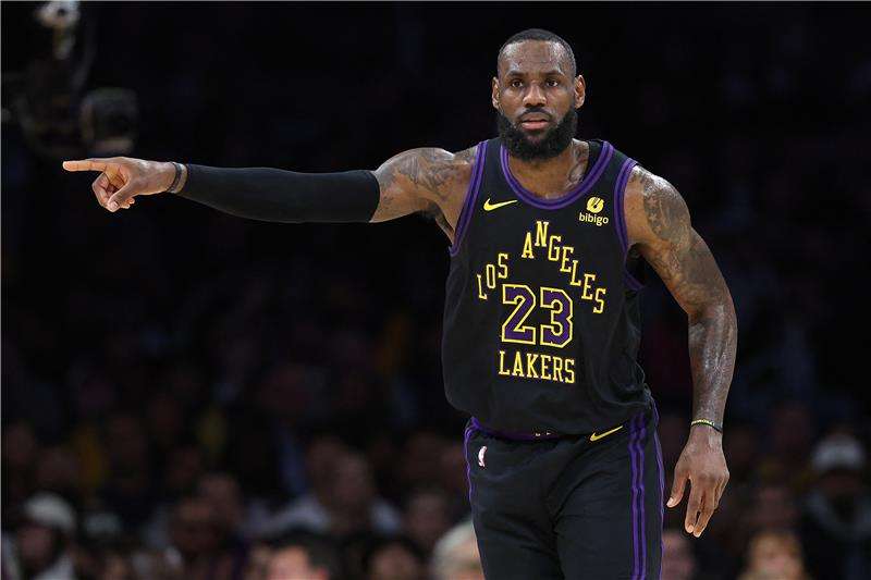 ليبرون جيمس