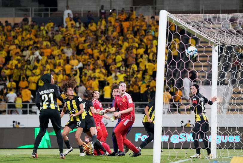 لقاء سابق بين الفريقين