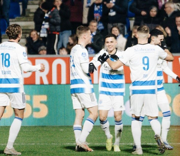 فرحة لاعبي زفوله