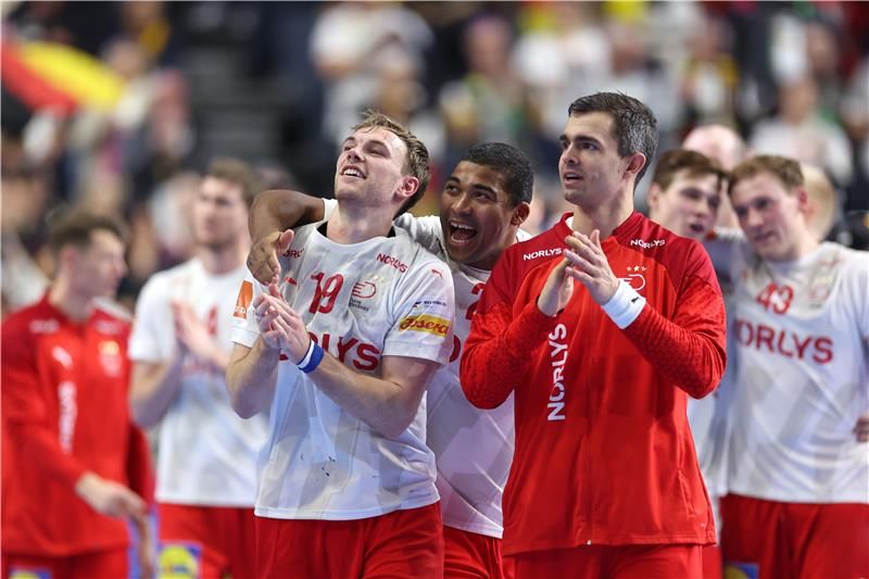 فرحة لاعبي منتخب الدنمارك