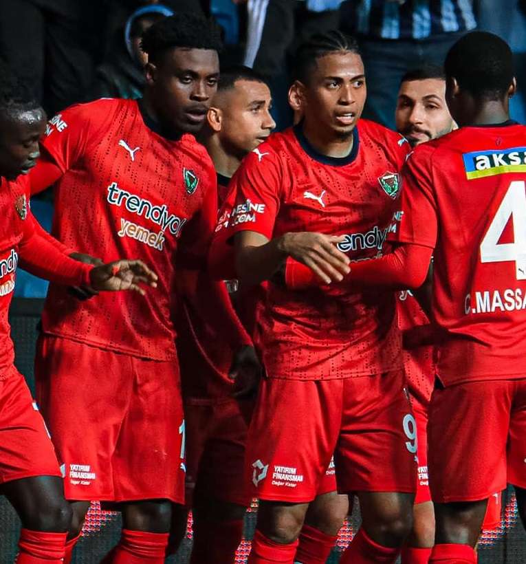 فرحة لاعبي هاتاي سبور