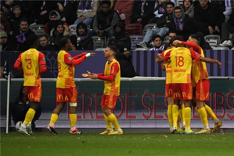 فرحة لاعبي لانس